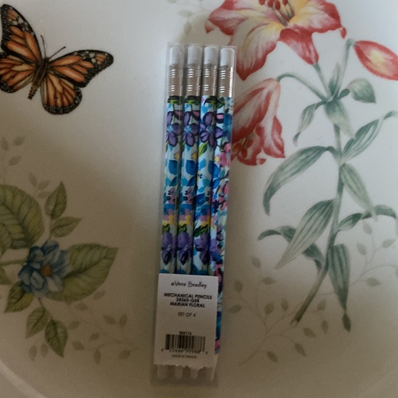 🌻SALE🌻 Vera Bradley Mechanical Pencil Set - Picture 2 of 2